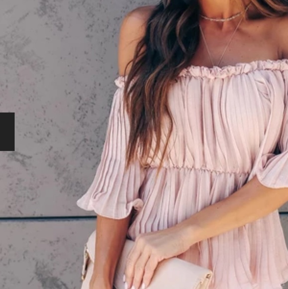 VICI Off Shoulder Pleated Top - NWT - Picture 2 of 7
